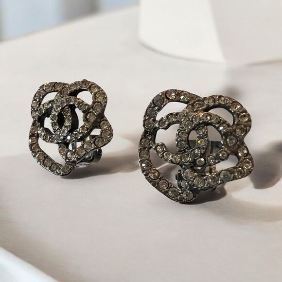 Elegant Chanel Silver Camellia Earrings - Picture 1 of 7